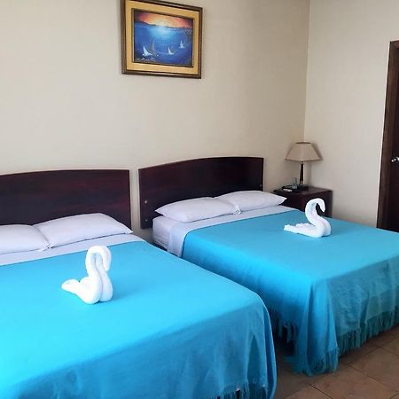 بويرتو أيورا Hostal Baltra المظهر الخارجي الصورة