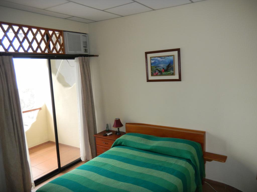 بويرتو أيورا Hostal Baltra الغرفة الصورة