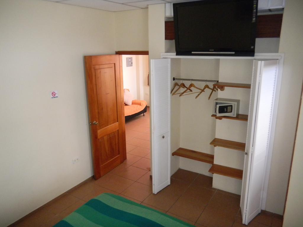 بويرتو أيورا Hostal Baltra الغرفة الصورة