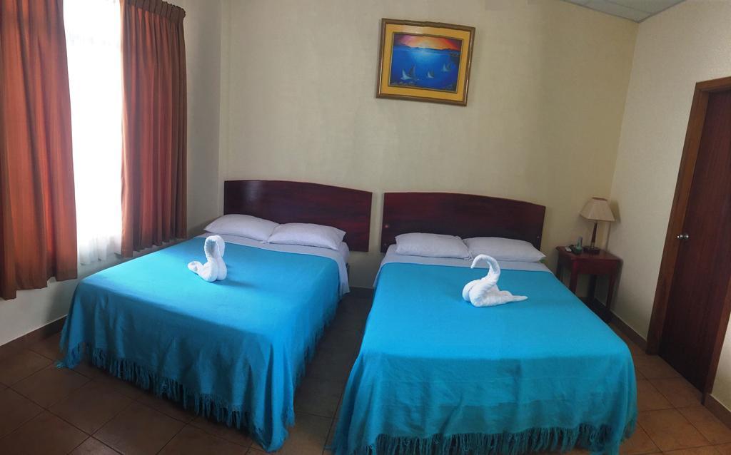 بويرتو أيورا Hostal Baltra المظهر الخارجي الصورة
