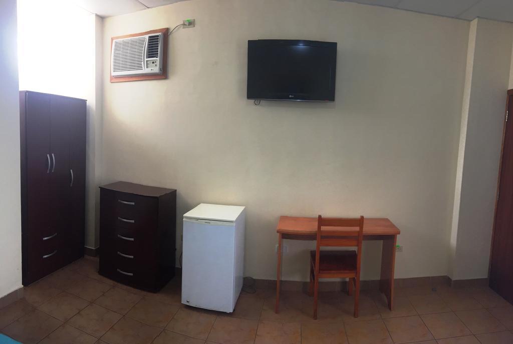بويرتو أيورا Hostal Baltra المظهر الخارجي الصورة