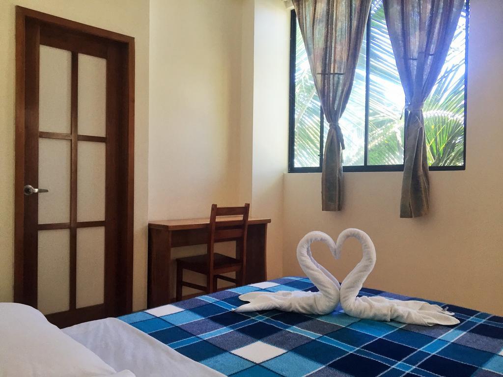 بويرتو أيورا Hostal Baltra المظهر الخارجي الصورة