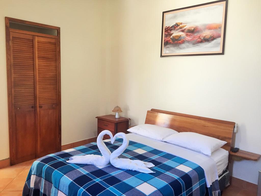 بويرتو أيورا Hostal Baltra المظهر الخارجي الصورة