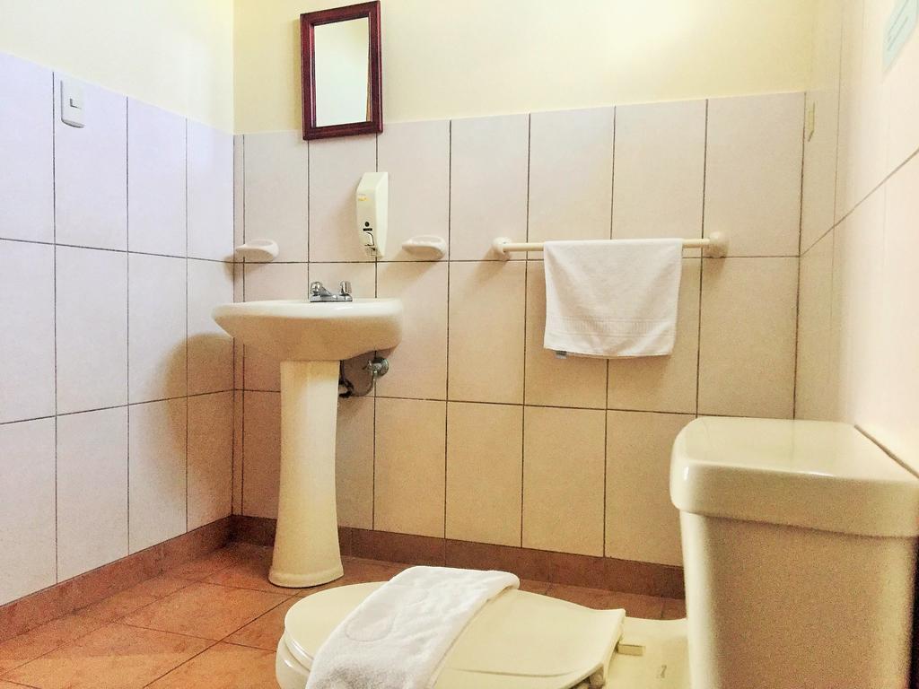 بويرتو أيورا Hostal Baltra المظهر الخارجي الصورة