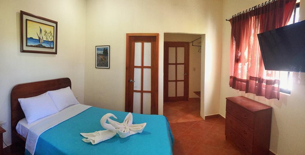 بويرتو أيورا Hostal Baltra المظهر الخارجي الصورة
