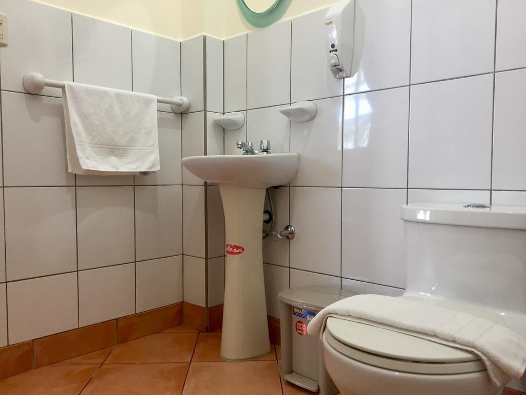 بويرتو أيورا Hostal Baltra المظهر الخارجي الصورة
