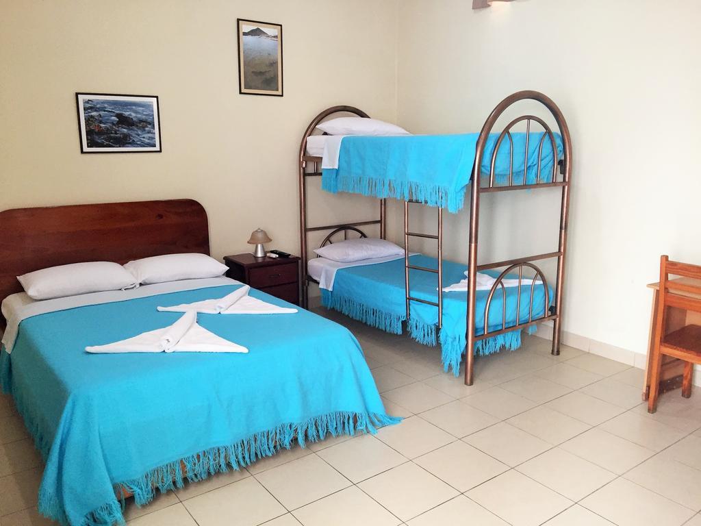 بويرتو أيورا Hostal Baltra المظهر الخارجي الصورة