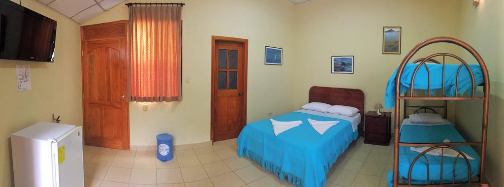 بويرتو أيورا Hostal Baltra المظهر الخارجي الصورة