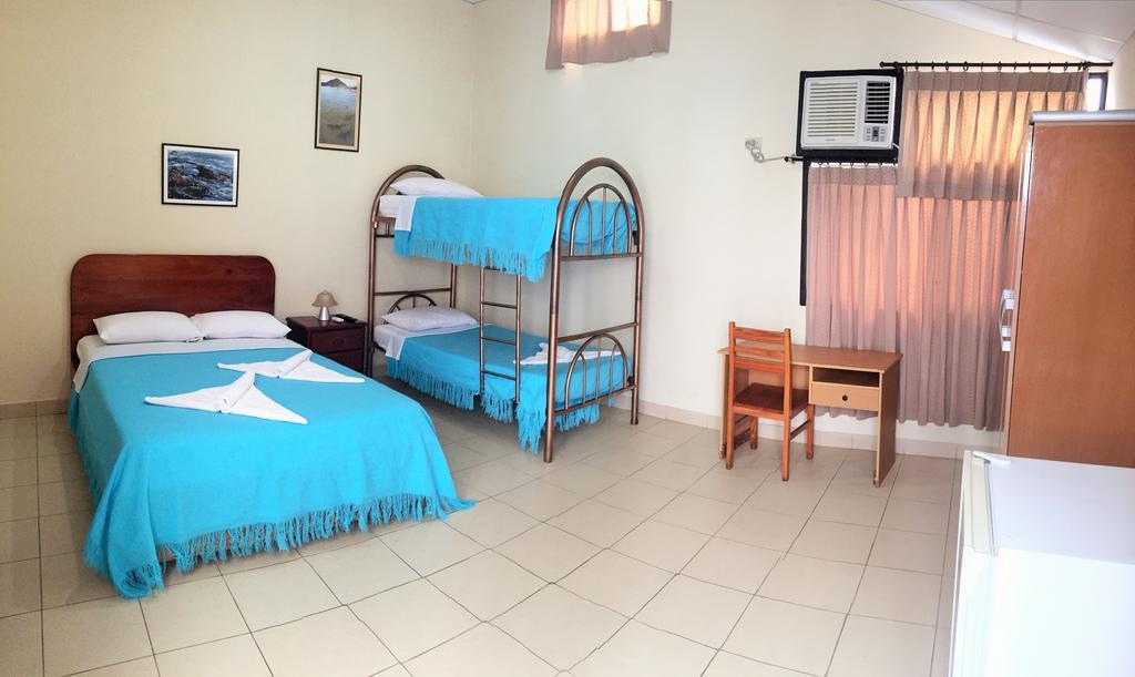 بويرتو أيورا Hostal Baltra المظهر الخارجي الصورة