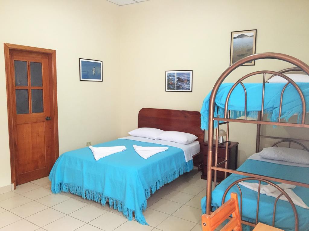 بويرتو أيورا Hostal Baltra المظهر الخارجي الصورة